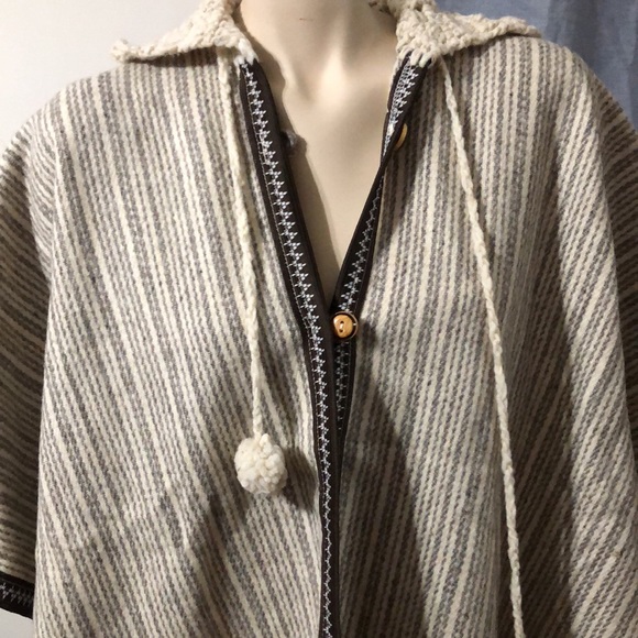 WOMENS PONCHO - Picture 5 of 6